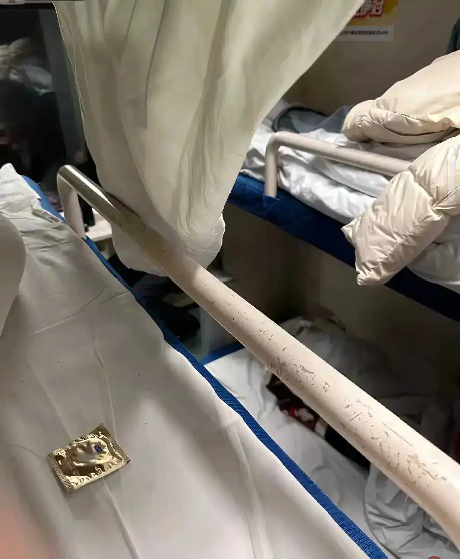 怀疑是女同事丢在我窝里的，她是不是对我有意思了？
