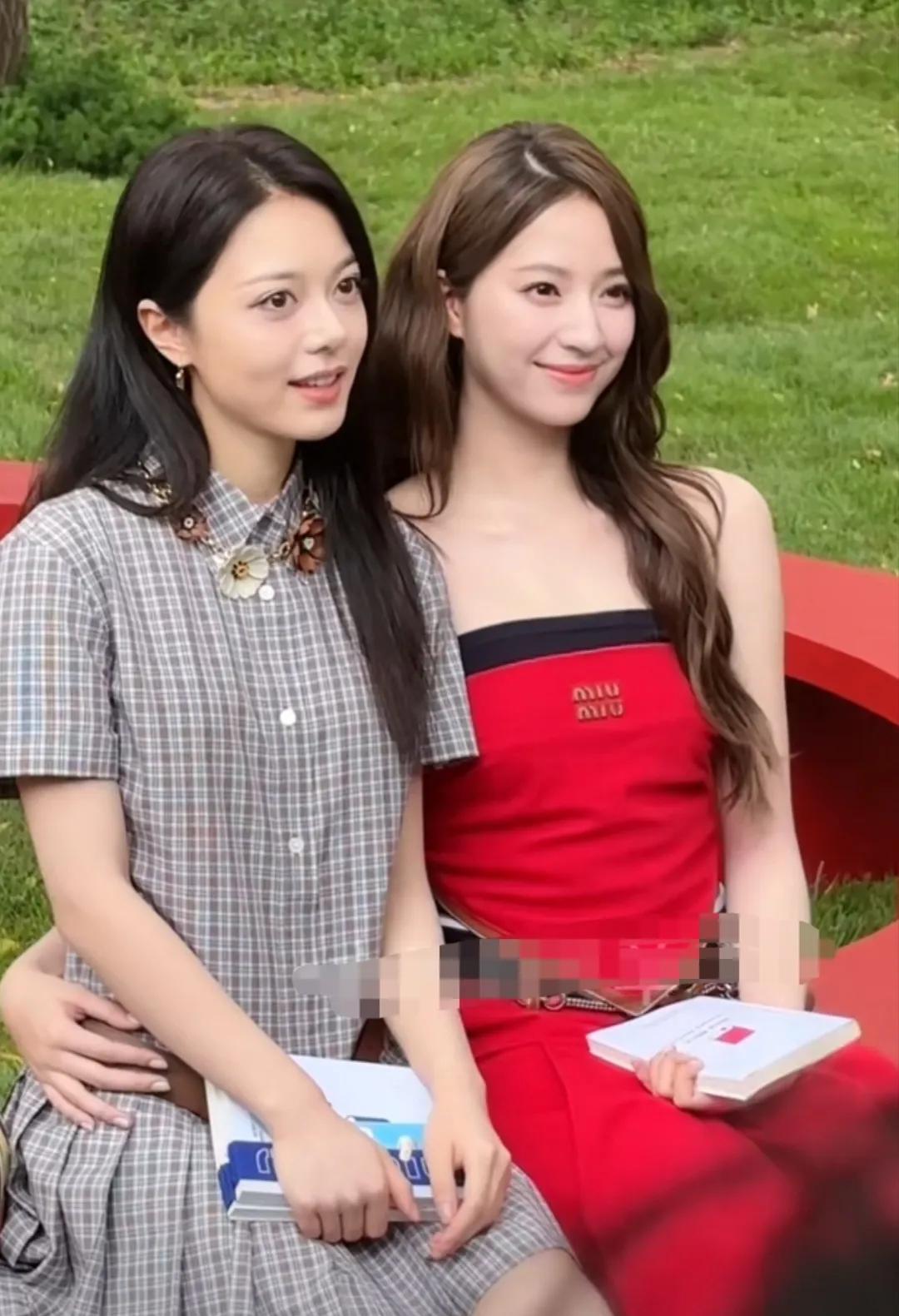都是00后，赵今麦和欧阳娣娣两岁之差，赵怎么那么显老的，状态明明是自然的，但是眼