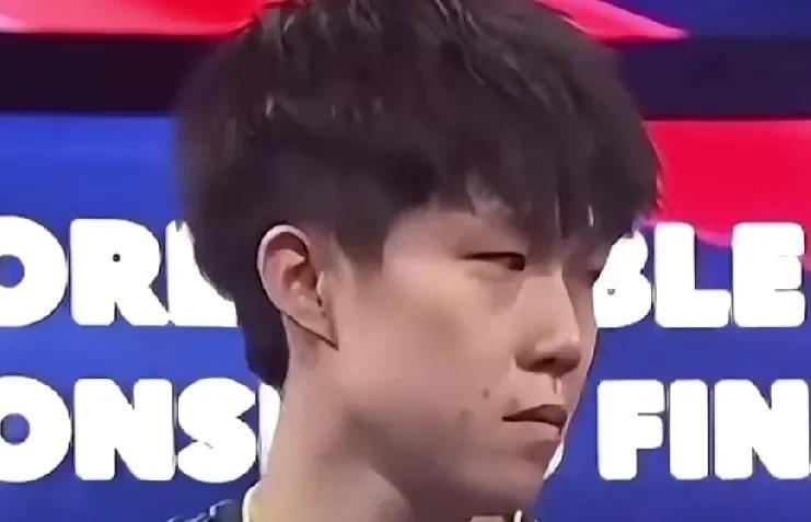 就让这俩宝带我欢乐一整天吧！[笑哭]
“莎头”赛后名场面，回答记者问，记者等，唉
