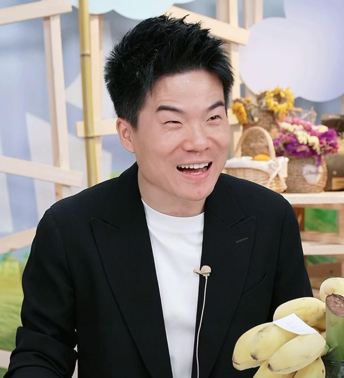 哈哈哈哈，笑S了，昨晚董董、传熙、小贝还有一个中控小哥在直播间奉献了那么精彩的演