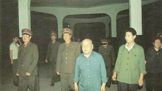 1987年5月，原内蒙古自治区军区司令员兼内蒙古自治区革委会主任，开国中将原21