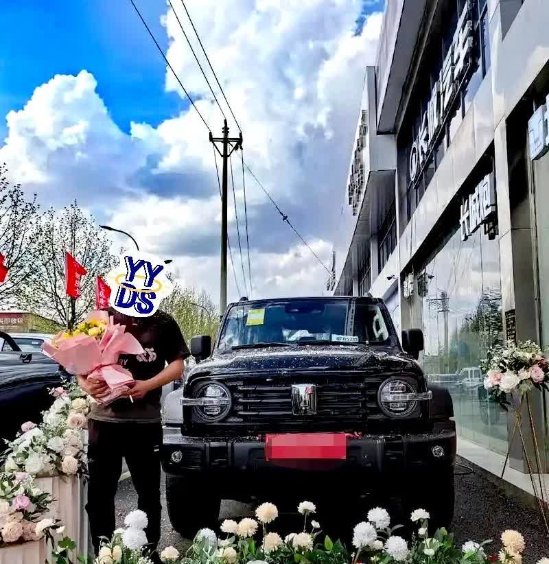 兄弟买新车说实话我脸上开心的心里不舒服，因为这是一台我仰慕已久的长城汽车坦克30