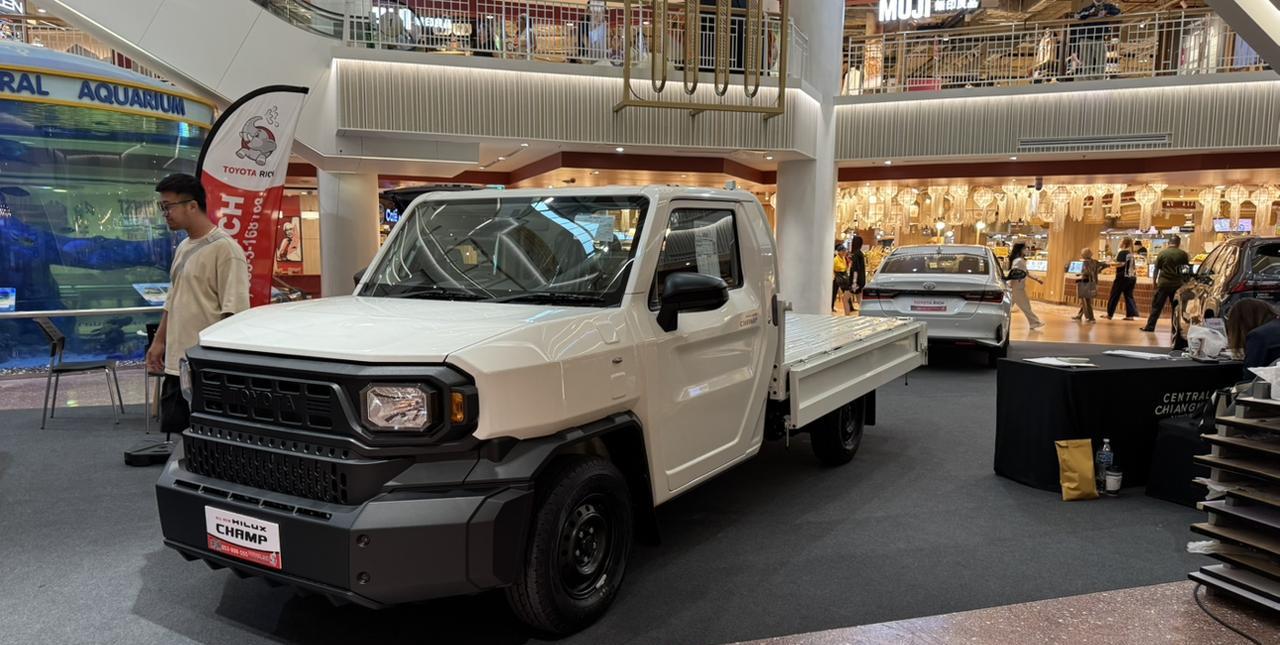 丰田在东南亚卖这辆Hilux CHAMP
绝对是情绪价值的顶尖车款
造型跟复古的