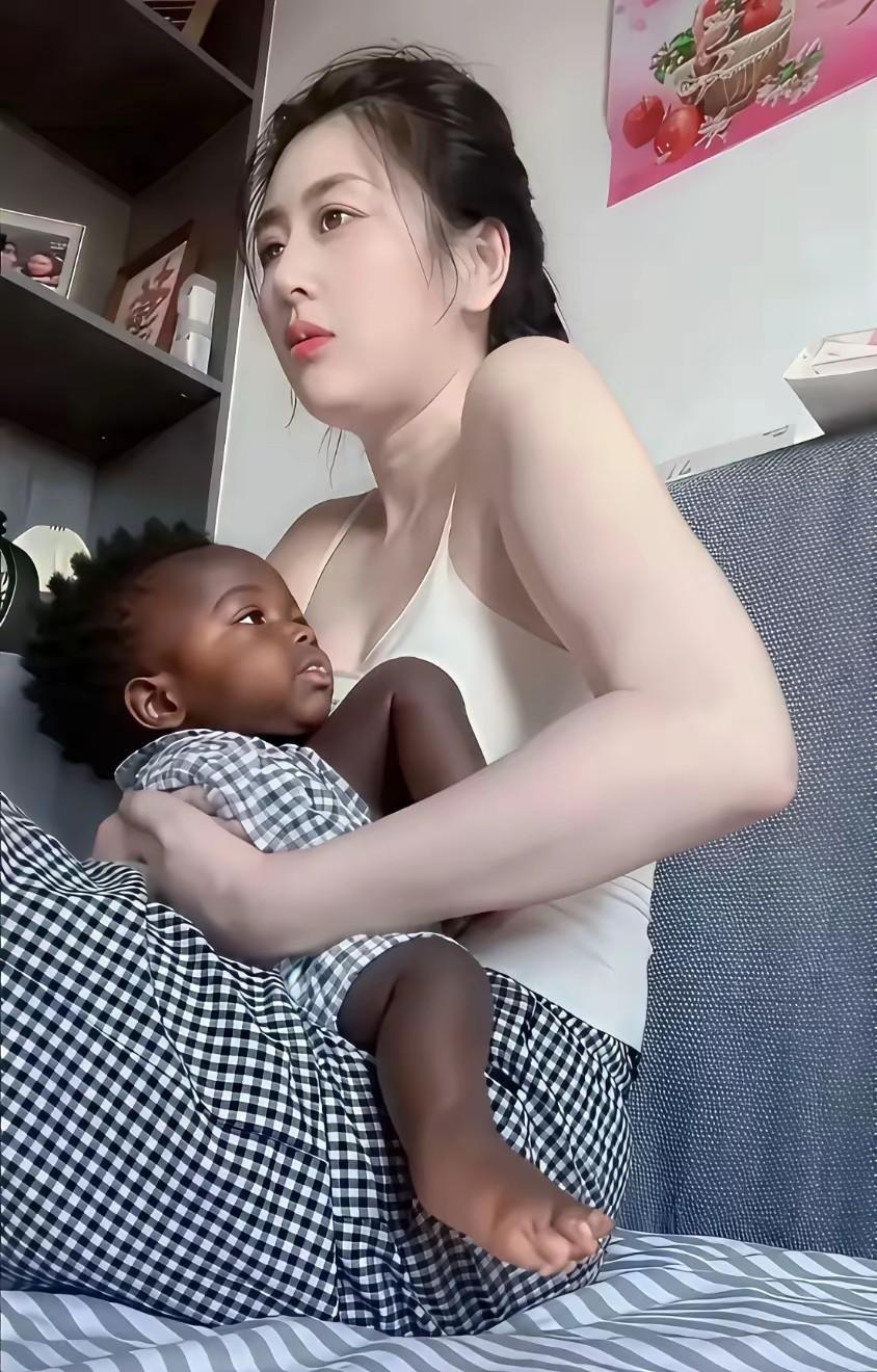 一看就是ai合成的图片[泪奔]