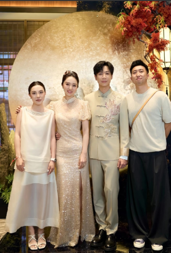 这么一看张维怡和董璇也挺合适的
全网都在喷张维伊
主要原因是张唯怡长得不帅
如果