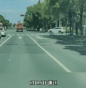 无视生命，应负主责
这是6月16日，发生在浙江的一起交通事故。
看了视频之后，心
