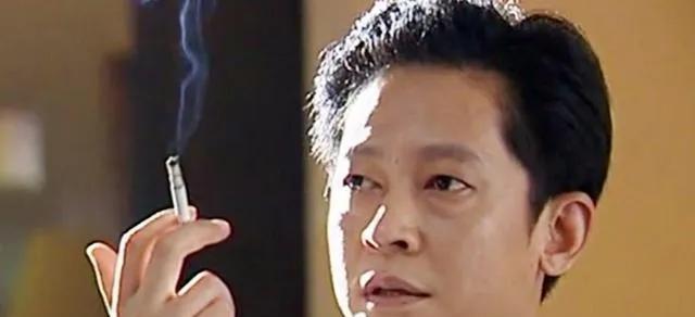 他坚韧逆袭，演技获认可，令人敬佩。
在《731》影片中为角色拼命，用11分钟独白