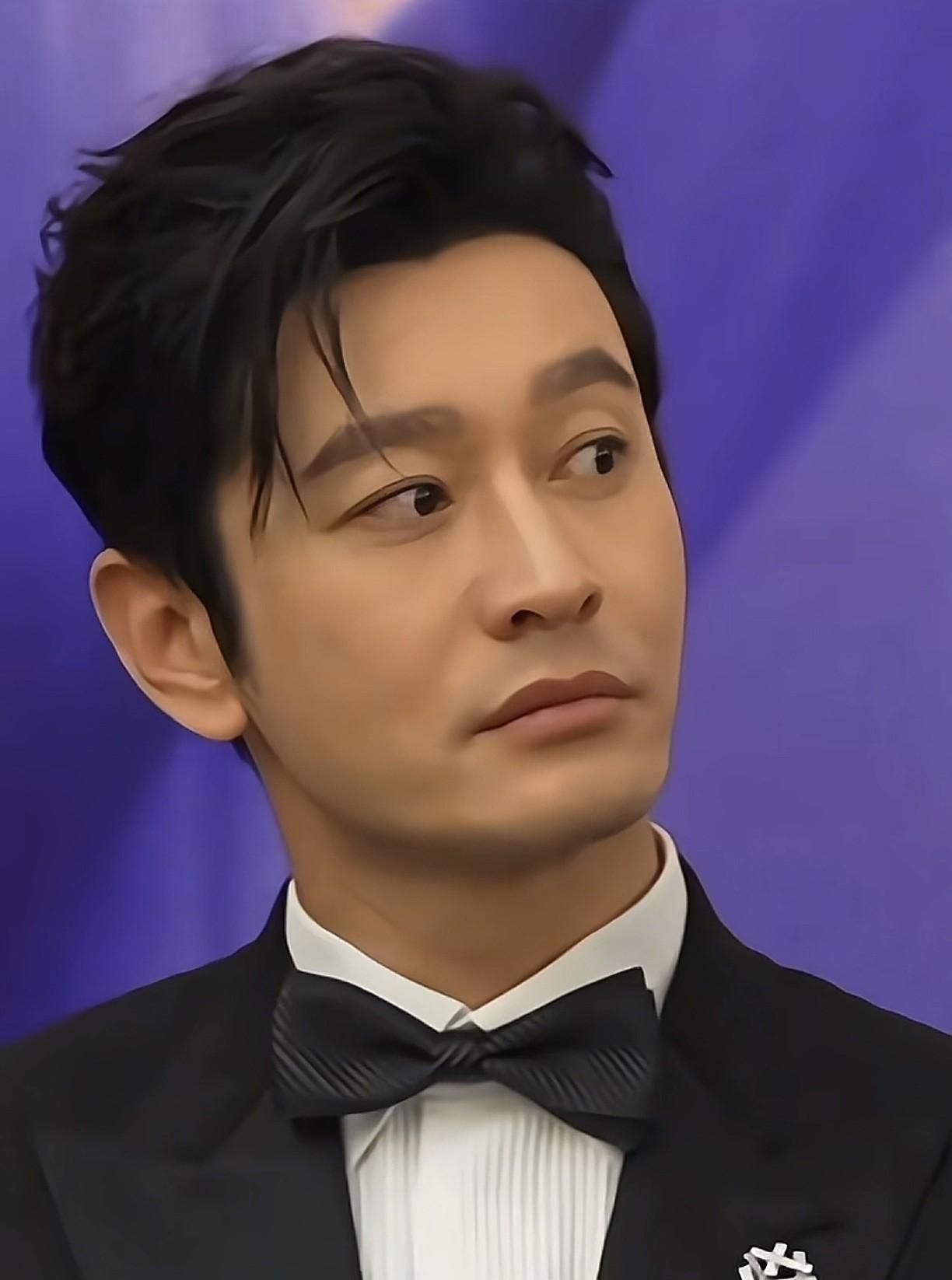 黄晓明经历过网暴过后，人反而越来越俊了，看来，他找老婆的态度，真的不太在乎别人的