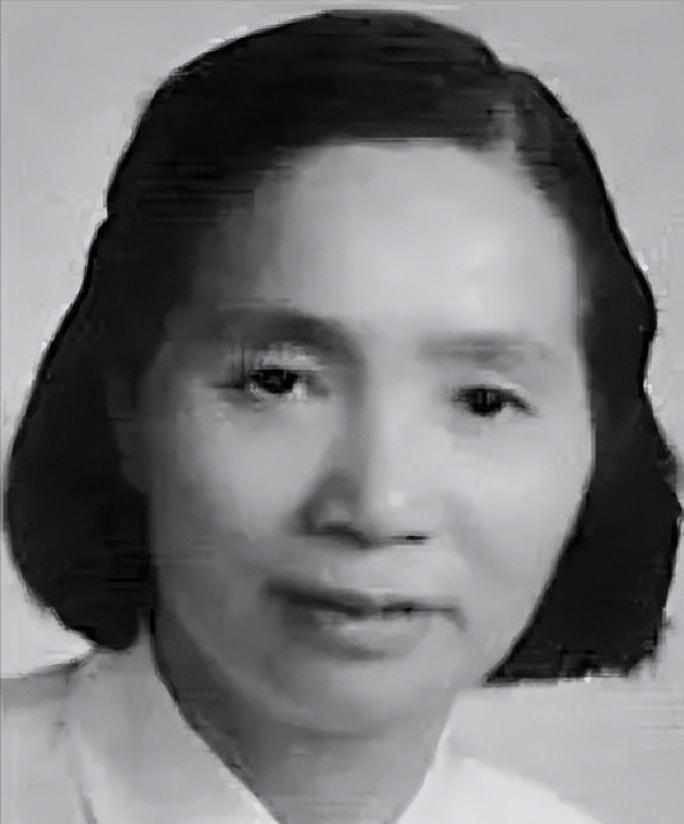 长征路上，一身高不到一米四的女兵背着一个成年男子，翻了整整两座山，23年后，两人