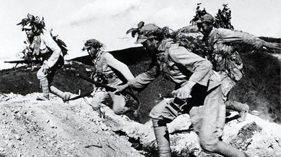 军长不在，副军长与政委谁在军事上做主，副军长：我军事说了算
“1949年12月3