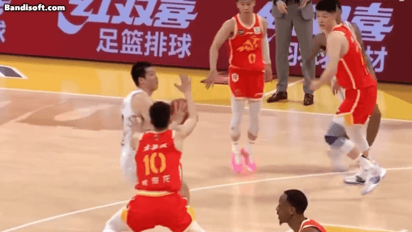花人钱财，砸人饭碗，误人子弟，这是我们常说的“三大坏”。要说CBA敢于“砸饭碗”