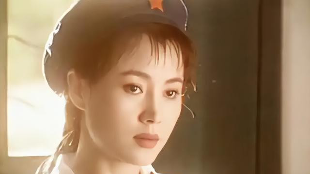 宁净身出户也不离儿子，单亲妈妈坚守38年，如今儿子成她最大骄傲