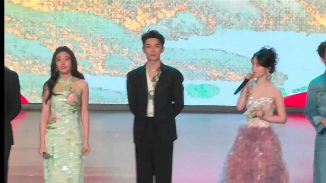 卢昱晓脖子前倾、驼背、体态差、太胖上热搜，网友辣评：又丑又普