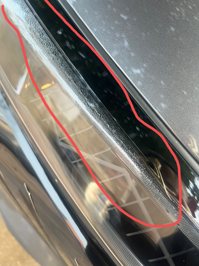 长安二代cs75plus大灯有水珠
从工作地回到老家第三天发现车大灯有大量水珠，