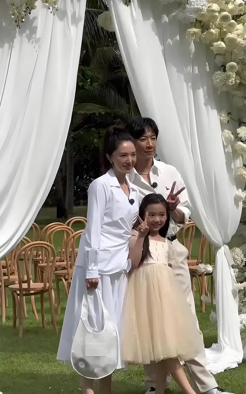 新婚就分居，董璇这是啥意思啊？
董璇刚与张维伊结婚没几天，就爆出两人分居，那么他