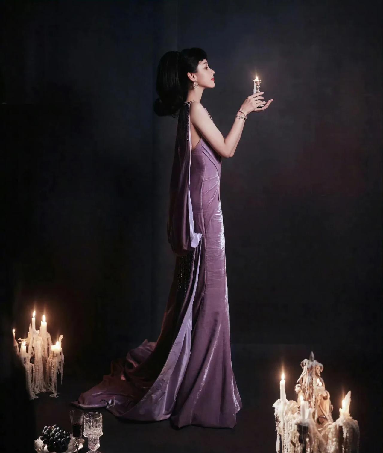 #记录我的2025#
不同设计的紫裙，各有各的美，优雅又吸睛，这波梦幻联动太绝，