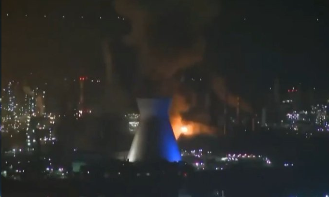 以色列防空彻底乱成一锅粥！现场出现惊人一幕：反导拦截弹发射失败！一头栽地上炸了，