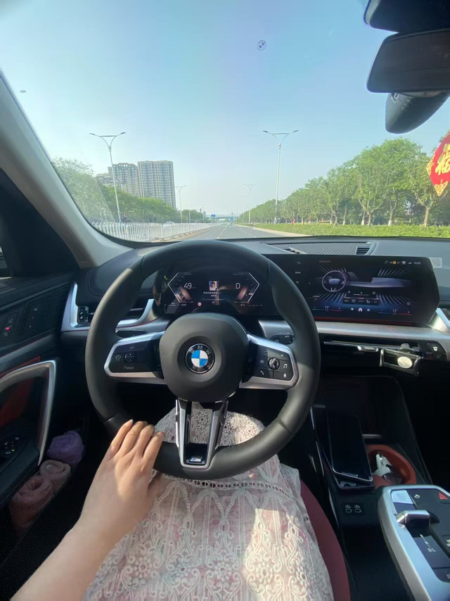 宝马x1缺点
先说好，车都有缺点，我是说的是缺点，如果你能接受这些缺点，就可以买