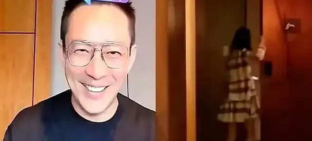 汪小菲照顾女儿变漂亮了











我的天哪！你们敢信？以前那个含胸驼