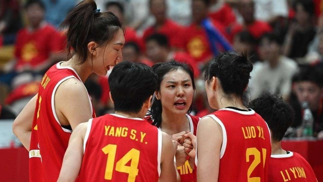 中国女篮队员都哭了！揪心的不是拿季军，而是宫鲁鸣赛后的发言