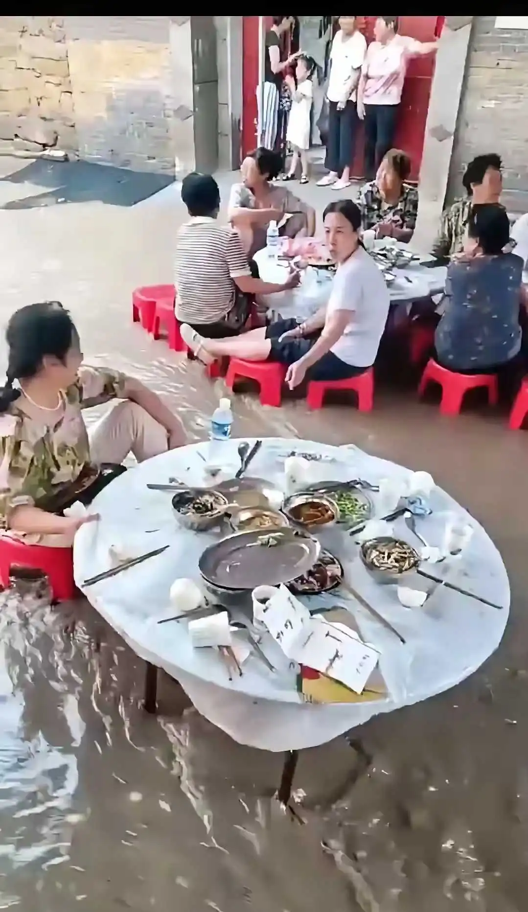 这才是真正的流水席啊！