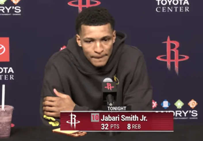 NBA常规赛火箭主场战胜鹈鹕。
本场比赛，火箭球员小贾巴里-史密斯出战41分钟，