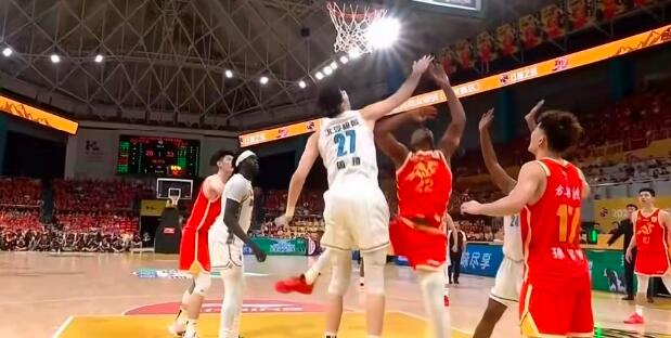 CBA新赛季最经典，战事可排前三是
一，广厦VS北汽
从CBA新赛季(25-26