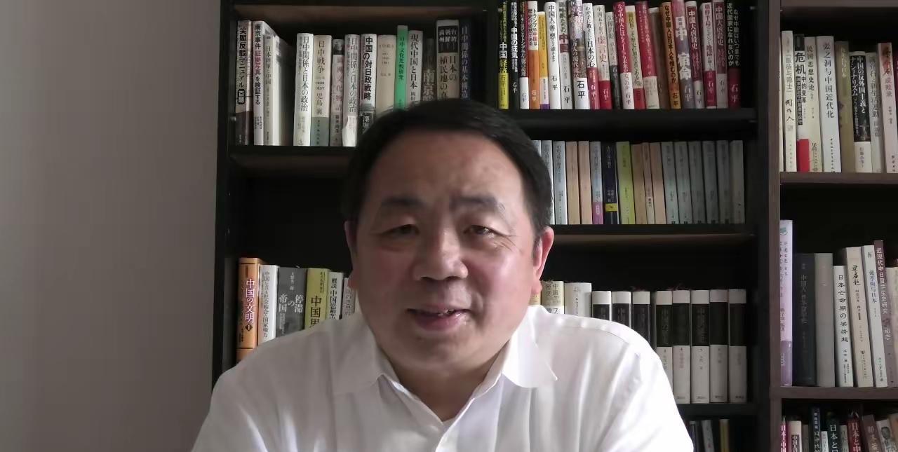 石平变成了石平太郎，具有了标志性的名字，彻底成为汉奸了，石平二字变也成“小泉”、