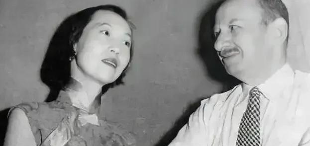 1956年，36岁张爱玲怀孕了，她兴奋地写信告诉男友赖雅。可是，张爱玲没收到回信