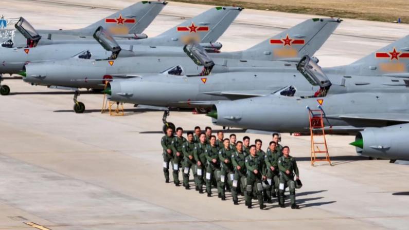 歼7比歼8更香？为何中国宁愿先淘汰歼8，也要保留240架歼7？
