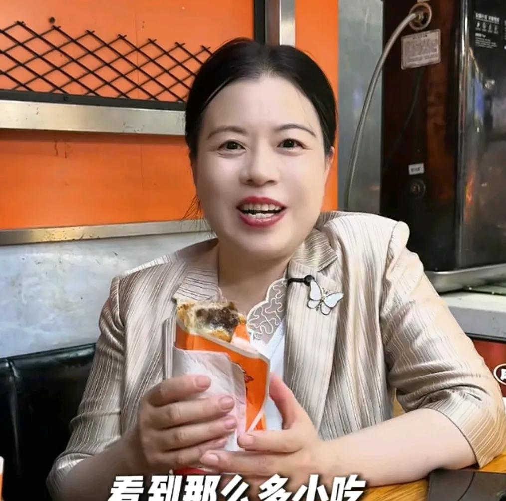 明天许敏老姚早上八点卖家纺！
这次去到了杭州，
杭州是卖货圣地，许多网红达人都汇