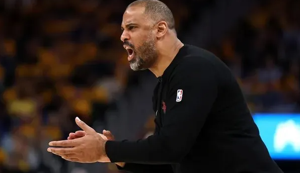 火箭今天对阵森林狼，主帅乌度卡今天接受了采访。
谈及球队全员健康时的防守表现，并