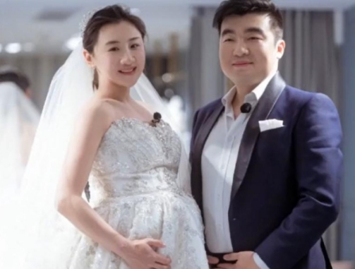 “退亲吧！”2019年，30岁的奥运冠军何雯娜怀孕5个月，与38岁身家过亿的离异