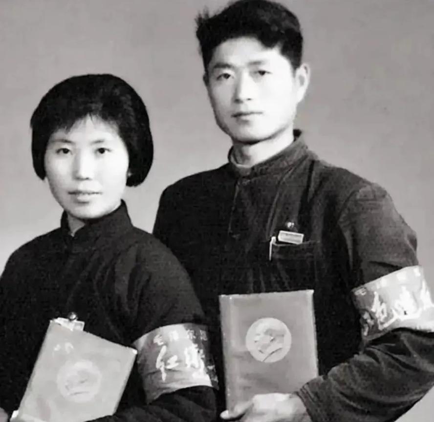 潘景寅，孔祥凝夫妇合影，潘景寅是空军第三十四师副政委，256号专机机长，1971
