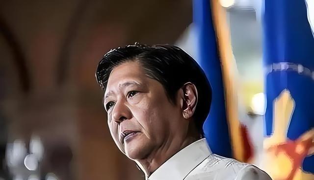 自从中国停止进口菲律宾香蕉，菲律宾香蕉协会的负责人愤怒地表示：“中国断了30万蕉