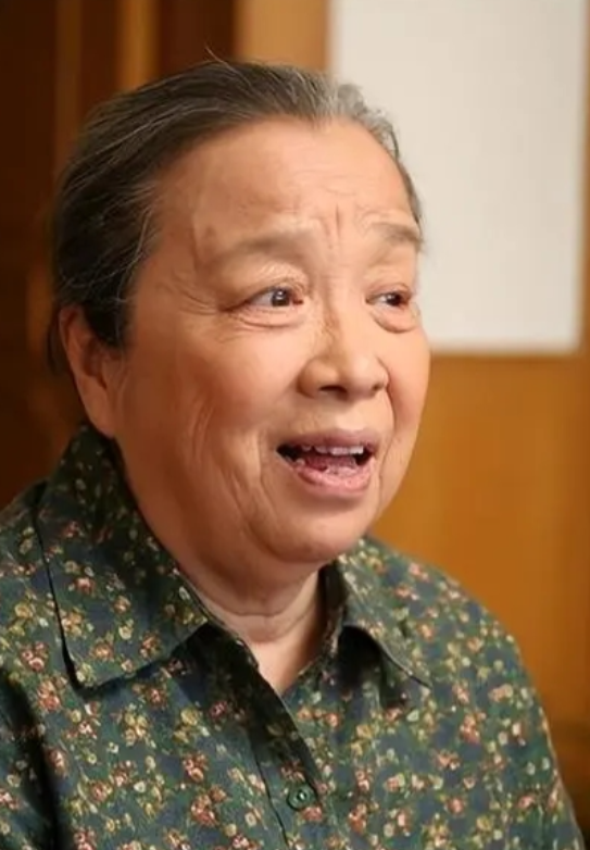 李明启：我孙子8岁的时候，跟我说了一件事，他说：奶奶你别送我上学了。我问他为什么