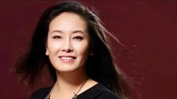 复仇最成功的女星：和初恋谈八年不娶她，转身嫁给初恋最好的哥们