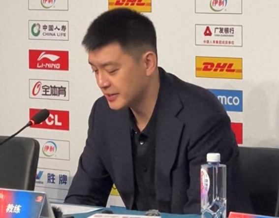 G2被虐惨 杨鸣承认全面落后 发布会30秒匆匆收场