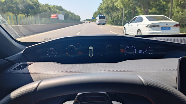 仪表盘卡死
我是第一个仪表卡死的嘛
加完油，仪表就卡死了，熄火断电都不管用，着急