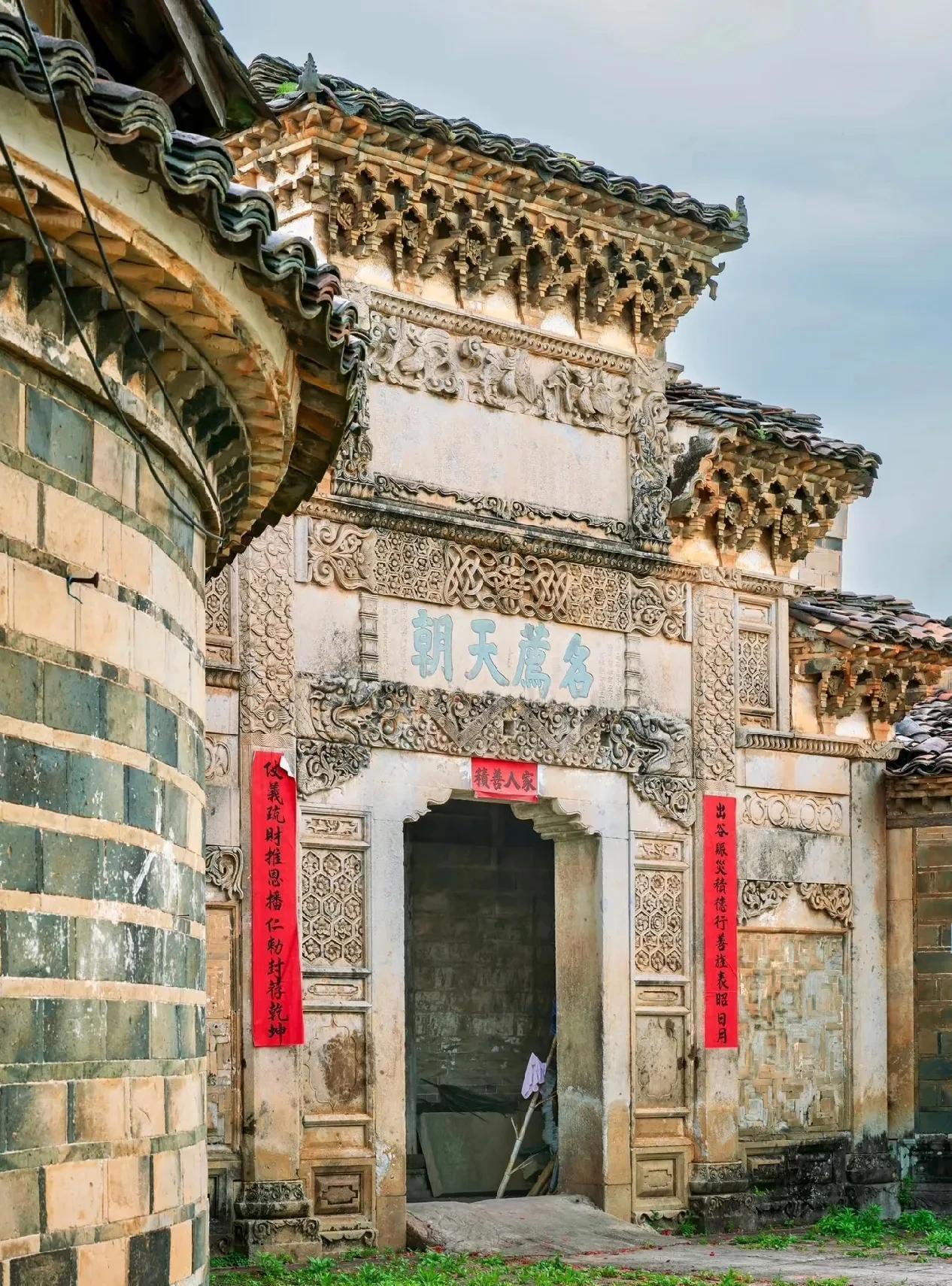 青砖灰瓦马头墙， 赣派建筑古韵长。江西抚州明代牌楼建筑，多年前我第一次看到真的好
