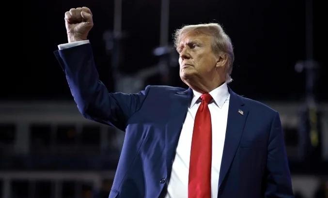 特朗普准备出兵！美国民众闹翻天，MAGA分歧严重
对于以色列和伊朗之间的冲突，特