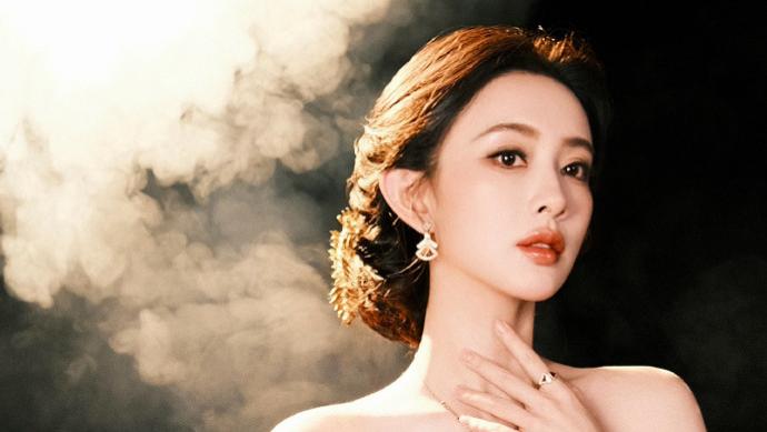 镜头里孟子义的惊艳，是恰到好处的氛围感