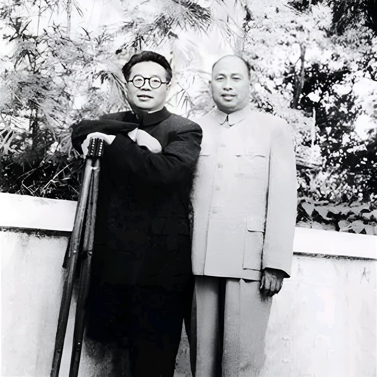 1959年，北京中南海的会客厅里，毛主席正与一位老人闲谈。交谈中，毛主席忽然问道