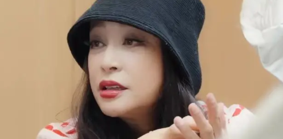 越看《一路繁花》，越不喜欢刘晓庆，越来越喜欢倪萍。
 
《一路繁花》中蕞圈粉的是