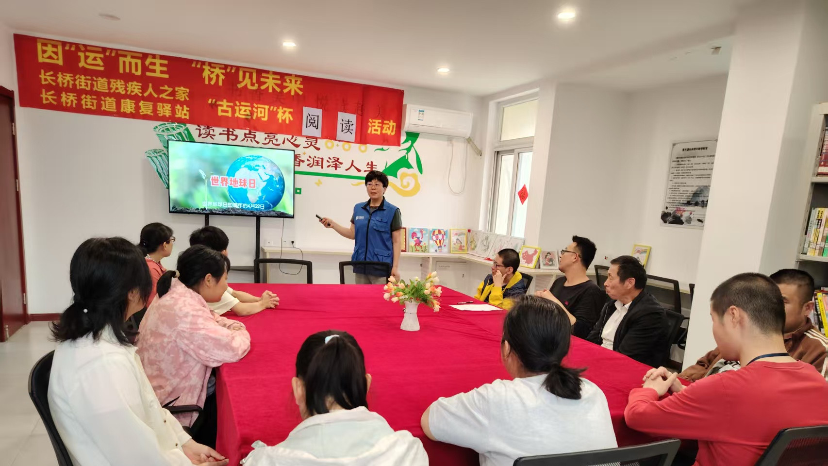 心系环保呵护地球 热爱阅读同沐书香