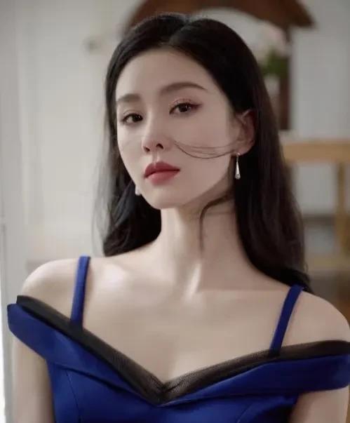 刘诗诗和刘亦菲都是娱乐圈中备受瞩目的明星，她们在演艺事业上取得成功的同时，也积累