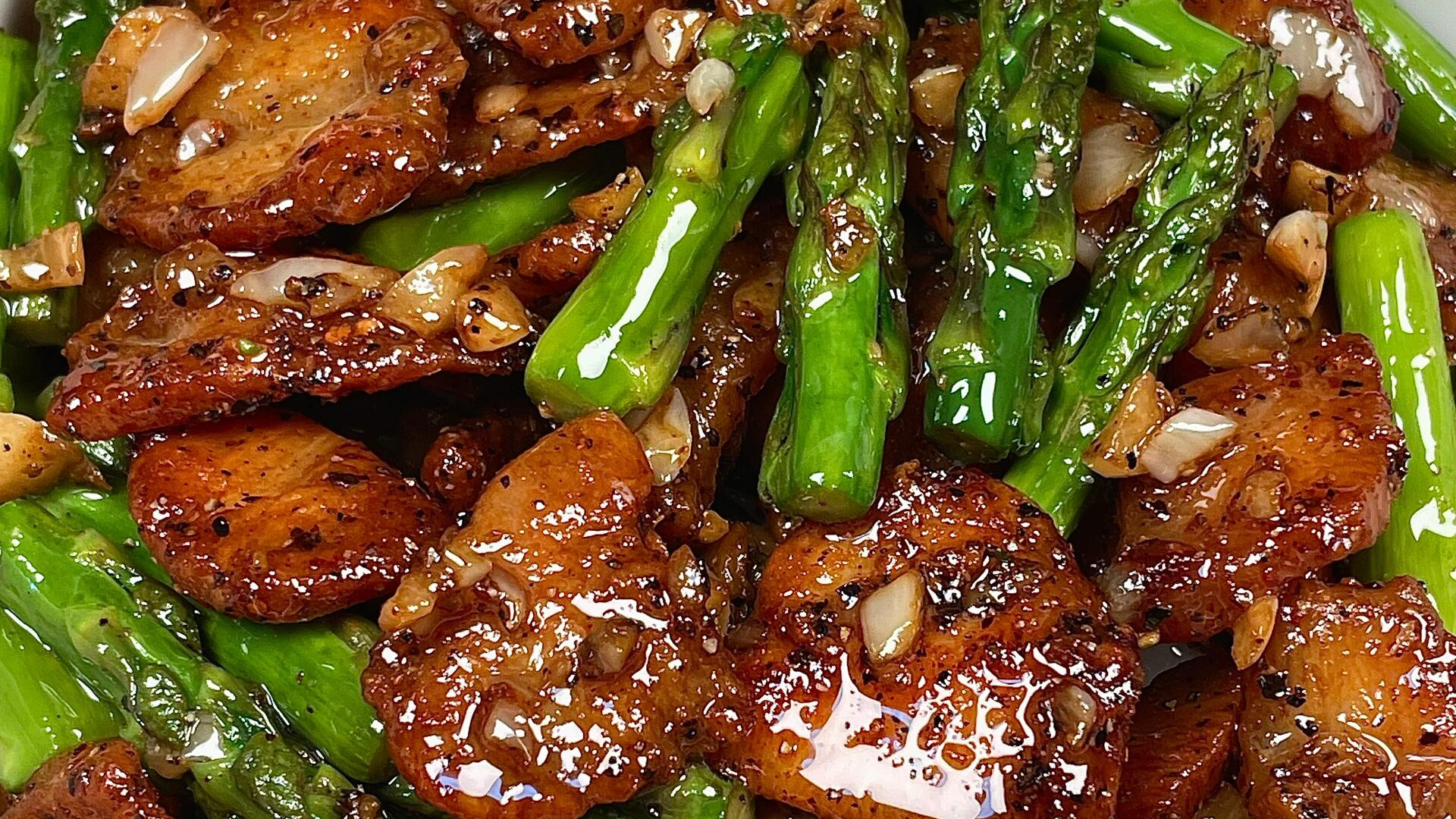 春日限定清爽搭档：芦笋炒鸡胸肉，好吃不长胖的家常美味