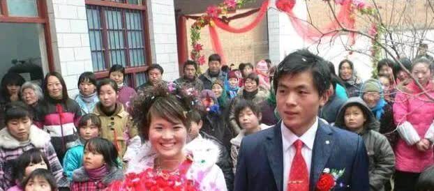 男子花近30万娶妻后女方消失河南周口卫女士为27岁儿子筹备婚事，掏空家底支付25