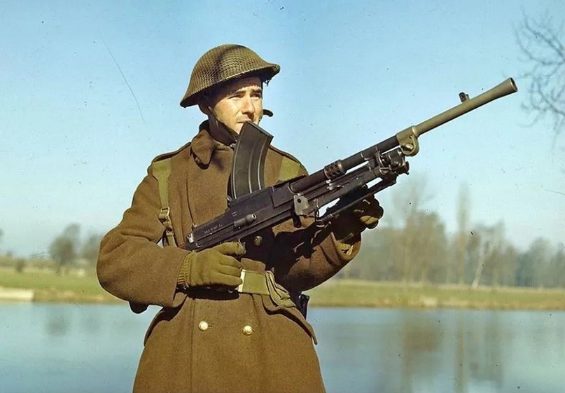 1940年，英国，加拿大第一师的机枪手。