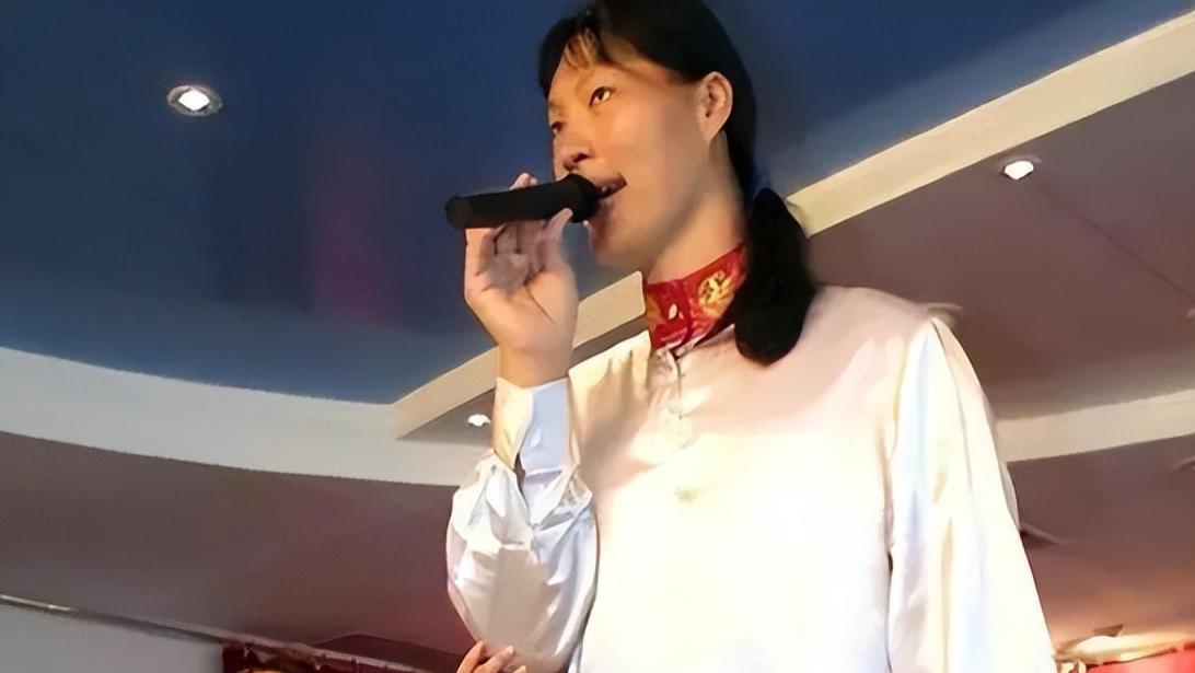 中国第一女巨人：14岁高过姚明，一顿能吃2斤米，遗体至今未下葬
